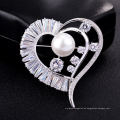 benutzerdefinierte Zirkon Kristall Strass Pins Broschen, Perlen Herz Herzförmige Kristall Brosche Frauen